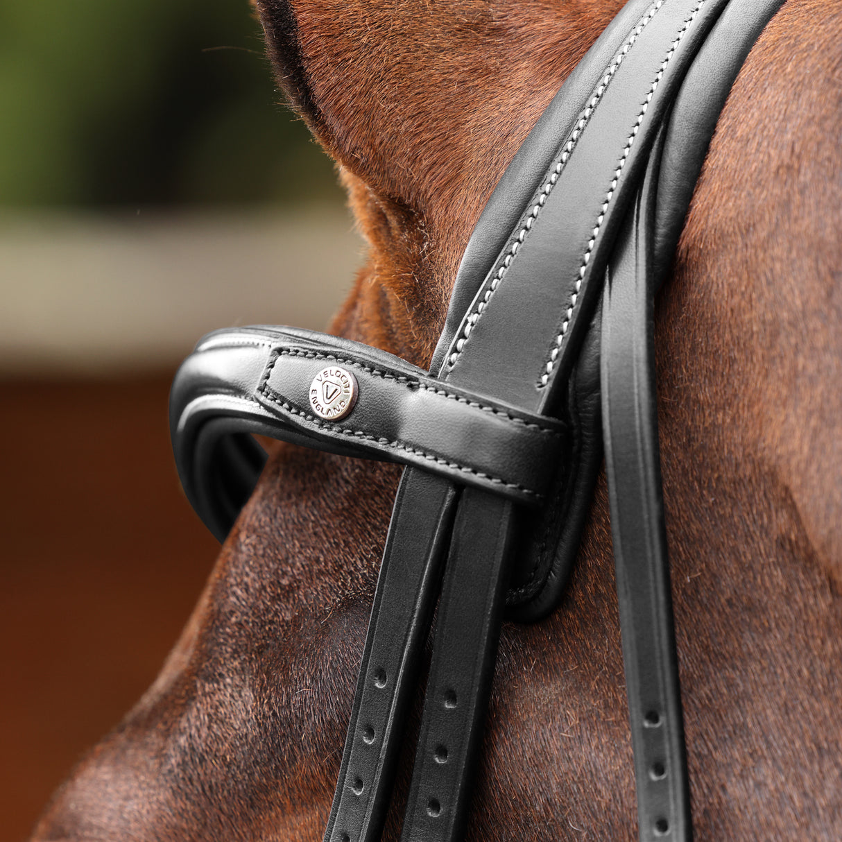 Shires Velociti LUSSO Opus 180M Ergonomic Flash Bridle #colour_black