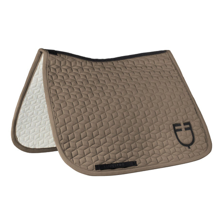 Dressage saddle pad with cube quilting