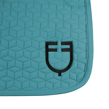 Dressage saddle pad with cube quilting