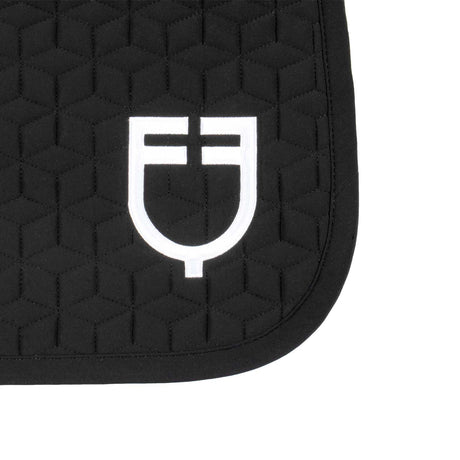 Dressage saddle pad with cube quilting