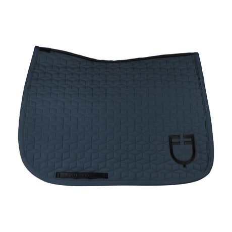 Dressage saddle pad with cube quilting
