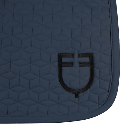 Dressage saddle pad with cube quilting