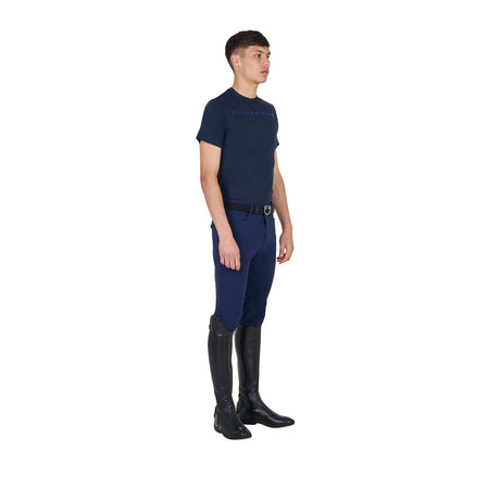 Men's basic T-shirt with chest lettering